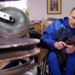 Інвалідність – не вирок: спортсмен-візочник допомагає пораненим бійцям (ВІДЕО)