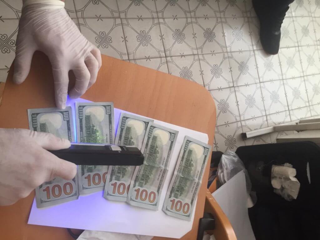 На Тернопільщині завідувач відділення лікарні отримав 500 доларів США неправомірної вигоди за призначення інвалідності. тернопільщина, цркл, медик, неправомірна вигода, інвалідність