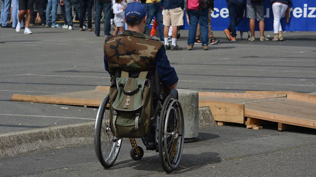 До Євросоюзу далеко: як живеться людям з інвалідністю в Україні. володимир петровський, круглий стіл, незрячий, проблема, інвалідність