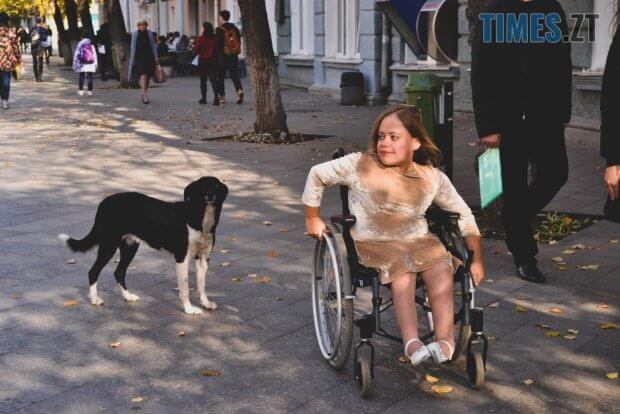 Недоступний Житомир: Катерина Чорток показала, як виглядає місто з інвалідного візку. житомир, катерина чорток, пандус, пристосованість, інвалідний візок