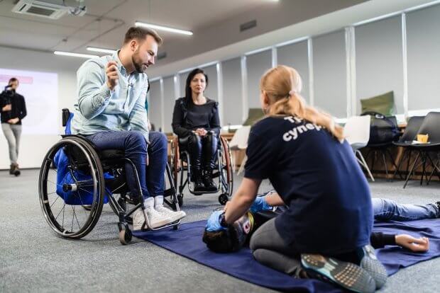 Одесситы впервые в Украине обучили первой помощи людей на инвалидных колясках. fast, киев, инвалидная коляска, помощь, тренинг