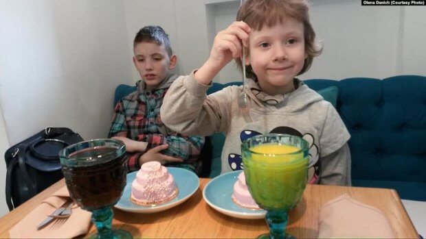 «Він безперспективний, у нас для нормальних черга»: історія однієї дитини з аутизмом в Україні. кирило даніч, рас, аутизм, порушення, суспільство