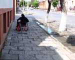 Виноградів без бар’єрів: як долають тротуари люди з інвалідністю та молоді мами (ВІДЕО). виноградів, доступ, ремонт, тротуар, інвалідність
