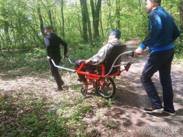 Мандрівний візок із Луцька кличе в подорожі людей із інвалідністю: як це працює. луцьк, олег бондарук, візок, подорож, інвалідність