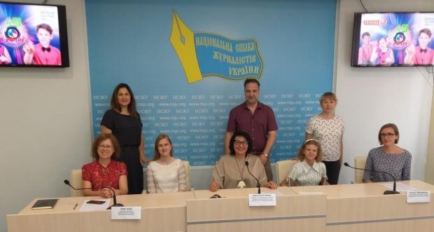 Вперше в Україні діти-митці з інвалідністю стануть телеведучими із перекладом на жестову мову. жестова мова, прес-конференція, проект ми в ефірі, телеведучий, інвалідність