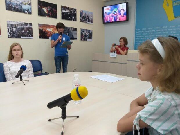 Вперше в Україні діти-митці з інвалідністю стануть телеведучими із перекладом на жестову мову. жестова мова, прес-конференція, проект ми в ефірі, телеведучий, інвалідність