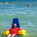 Світлина. В Черноморске испытали приспособление для купания колясочников. Безбар'ерність, инвалидность, пляж, Черноморск, приспособление, купание