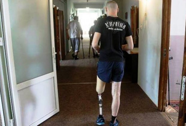 На Львівському протезному заводі ветеранів-інвалідів повертають до повноцінного життя. львівський протезний завод, ветеран, протез, протезування, підприємство