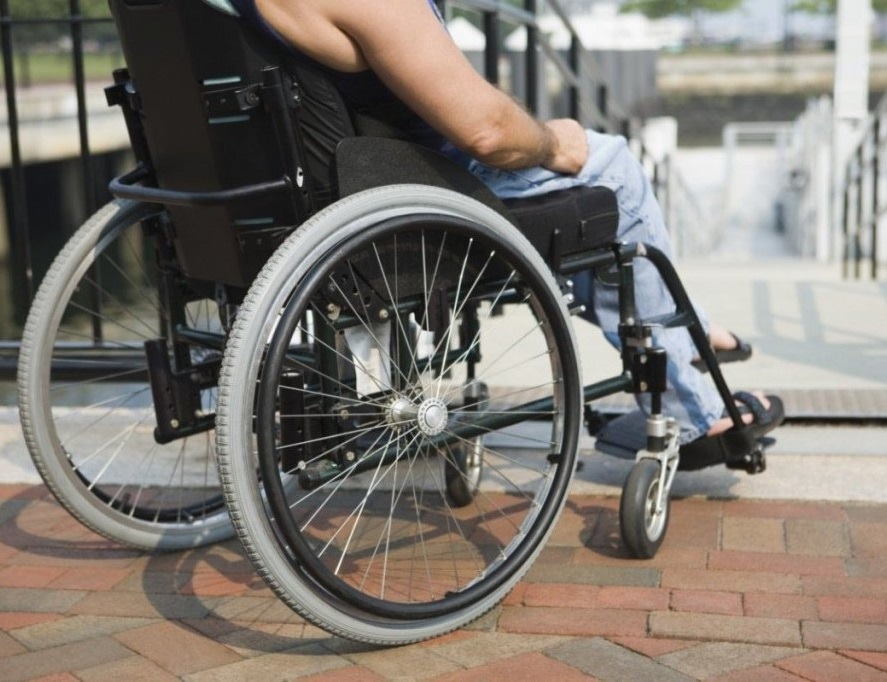 НСЗУ не укладатиме договори з лікарнями, що не створять безперешкодного доступу для осіб з інвалідністю. нсзу, договір, доступність, медичний заклад, інвалідність