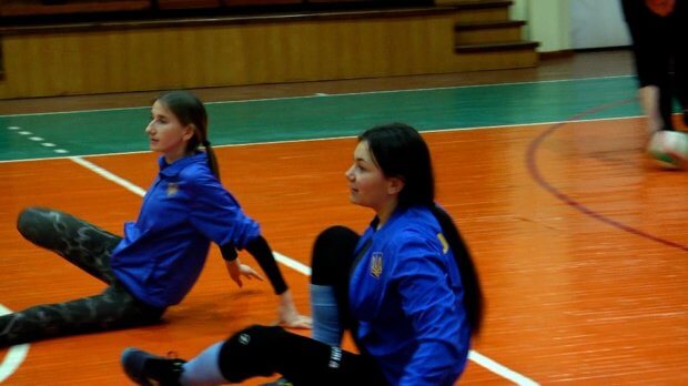 Дві волейболістки з Житомирщини претендують на участь у цьогорічній паралімпіаді в Токіо. анастасія філон, людмила лозко, паралимпиада, волейбол сидячи, інвалідність