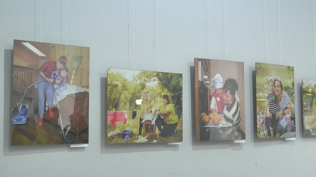 «Кожному мама своя»: у Полтаві показали світлини з дітьми із синдромом Дауна. полтава, виставка фотографій, проєкт, світлина, синдромом дауна