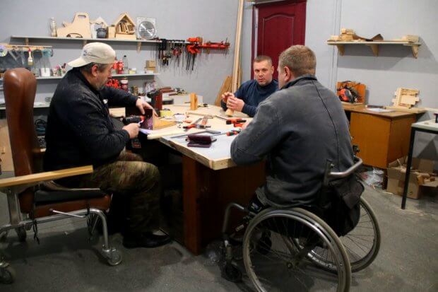 В Никополе помогают людям с инвалидностью получить профессию: интервью с Антоном Серовым. антон серов, никополь, инвалидность, предприятие, проект ігри що змінюють