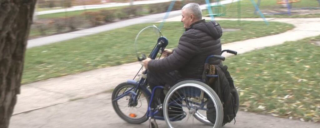 120 кілометрів за день на інвалідному візку проїхав житель Хмельниччини Борис Козела (ВІДЕО). борис козела, велоспорт, рекорд, інвалідний візок, інвалідність