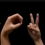 Держпослуги жестовою мовою: які стандарти надання адмінпослуг затвердило Мінцифри