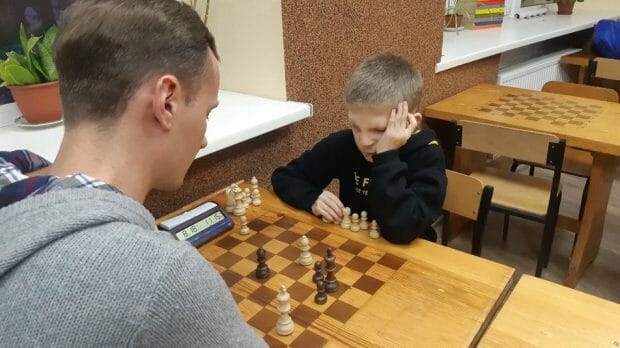 13-річний вінничанин готується до чемпіонату світу з шахів для людей з інвалідністю. артем андрієнко, синдром фрімена-шелдона, чемпіонат світу, шахи, інвалідність
