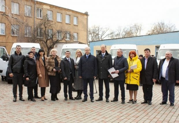 Громади Одещини отримали вісім мобільних інклюзивно-ресурсних центрів. одещина, автомобіль, особливими освітніми потребами, інвалідність, інклюзивно-ресурсний центр