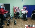 У Черкаському театрі-студії для людей з інвалідністю декламують Павла Глазового, грають на сопілці і танцюють (ВІДЕО). черкаси, актор, вистава, театральна студія рампа, інвалідність