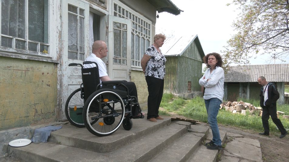 На Івано-Франківщині у покинутих будинках облаштовують домівки для переселенців з інвалідністю. івано-франківщина, оксана мироненко, будинок, переселенец, інвалідність