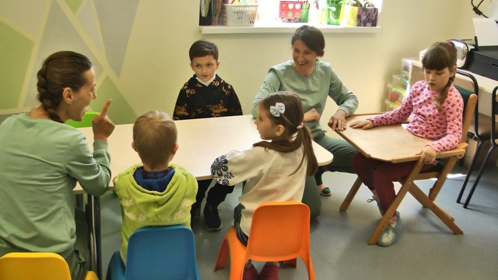 У Хмельницькому благодійний фонд “Карітас” запровадив заняття для дітей з особливими освітніми потребами. хмельницький, благодійний фонд карітас, допомога, заняття, особливими освітніми потребами