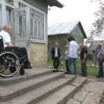 На Івано-Франківщині у покинутих будинках облаштовують домівки для переселенців з інвалідністю (ФОТО, ВІДЕО)