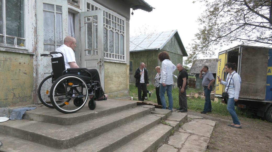 На Івано-Франківщині у покинутих будинках облаштовують домівки для переселенців з інвалідністю. івано-франківщина, оксана мироненко, будинок, переселенец, інвалідність