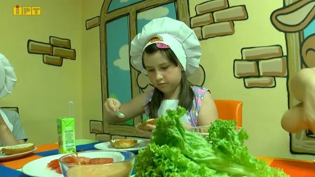 У Полтаві дітей з інвалідністю навчали готувати бургери (ВІДЕО). полтава, бургер, діти, заняття, інвалідність