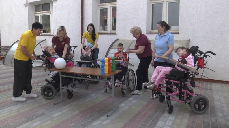 У Львові проводять реабілітацію для дітей-переселенців. львів, дитина-переселенець, допомога, навчально-реабілітаційний центр джерело, інвалідність