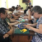 "Щоб нарешті настав мир": у Полтаві волонтери з інвалідністю збирають пакунки для військових (ФОТО, ВІДЕО)
