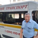 Ніколи не знаєш, куди летить куля, а їхати все одно треба, — водій соціального транспорту у Києві
