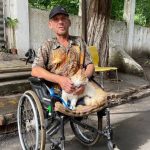 На інвалідному візку й з котом. Історія переселенця, який евакуювався з Часового Яру до Дніпра (ВІДЕО)