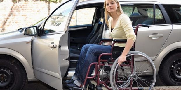 Користувалися більше 10 років: волинянам з інвалідністю передали у власність авто. волинь, автомобіль, власність, гуманітарна допомога, інвалідність