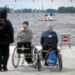 Біженцям з інвалідністю пропонують грошову допомогу у Польщі. Але чиновники все гальмують