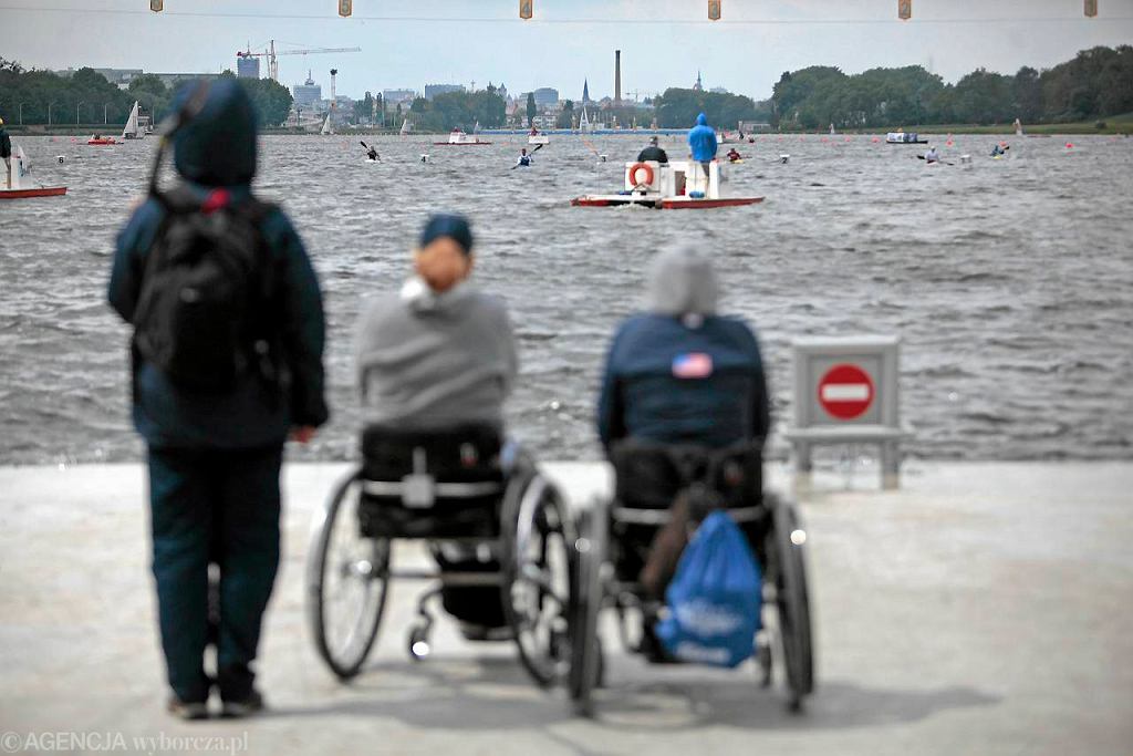 Біженцям з інвалідністю пропонують грошову допомогу у Польщі. Але чиновники все гальмують. польща, біженець, грошова допомога, програма pfron, інвалідність