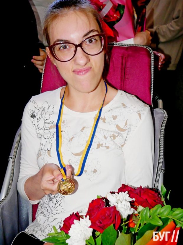 Найвища нагорода, всупереч усім перешкодам: володимирчанка Ольга Андзилевич закінчила школу з медаллю, не зважаючи на ДЦП. дцп, ольга андзилевич, золота медаль, навчання, школа