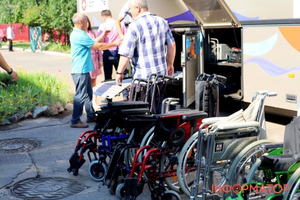 У Переяславі презентували автобус для людей з обмеженими можливостями – перший у районі. переяслав, швейцария, автобус, перевезення, інвалідність