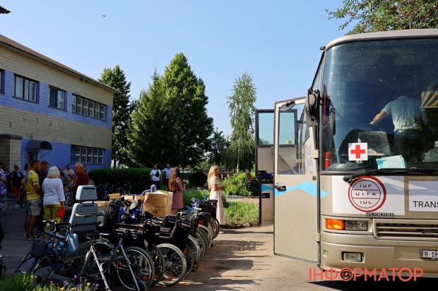 У Переяславі презентували автобус для людей з обмеженими можливостями – перший у районі. переяслав, швейцария, автобус, перевезення, інвалідність