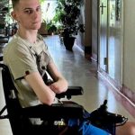 "Життя – найцінніше": 19-річний військовий ЗСУ залишився без ніг та руки, але вже освоює протези і мріє працювати військовим психологом