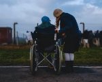 Евакуація людей з інвалідністю з гарячих точок: “Моя 81-річна бабуся вперше за два місяці ночуватиме не в підвалі”. fight for right, бабуся, гаряча точка, евакуація, інвалідність