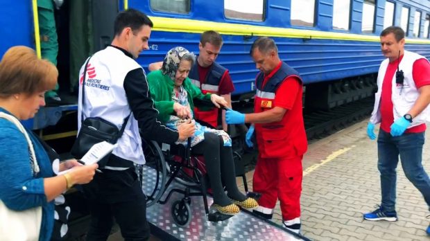 15 переселенців із Донеччини евакуювали до обласного пансіонату у Вінниці. вінниця, донеччина, евакуація, пансіонат, переселенец