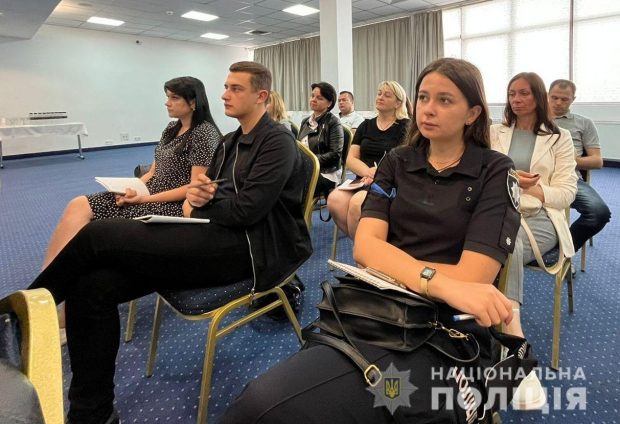 Відчути, щоб зрозуміти: поліцейські Львівщини допомагають дітям з інвалідністю. львів, поліцейський, спілкування, тренинг, інвалідність