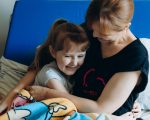У київському Охматдиті 6-річна Марина робить перші кроки на протезі (ФОТО). ндсл охматдит, дівчинка, протез, протезування, реабілітація