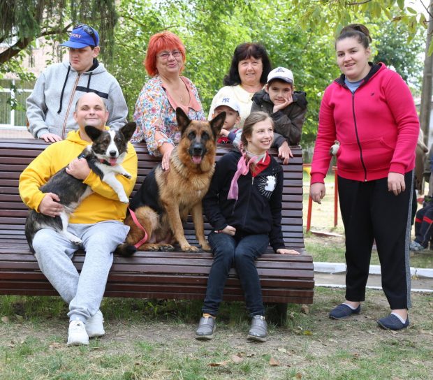 У клубі собаківництва провели черговий лікувальний сеанс для вихованців «Жаги життя». центр комплексної реабілітації для осіб з інвалідністю жага життя, черкаси, зустріч, канистерапия, собака