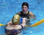 Реабілітація у воді: у Коломиї люди з інвалідністю відвідують басейн (ВІДЕО). коломия, басейн, заняття, плавання, інвалідність
