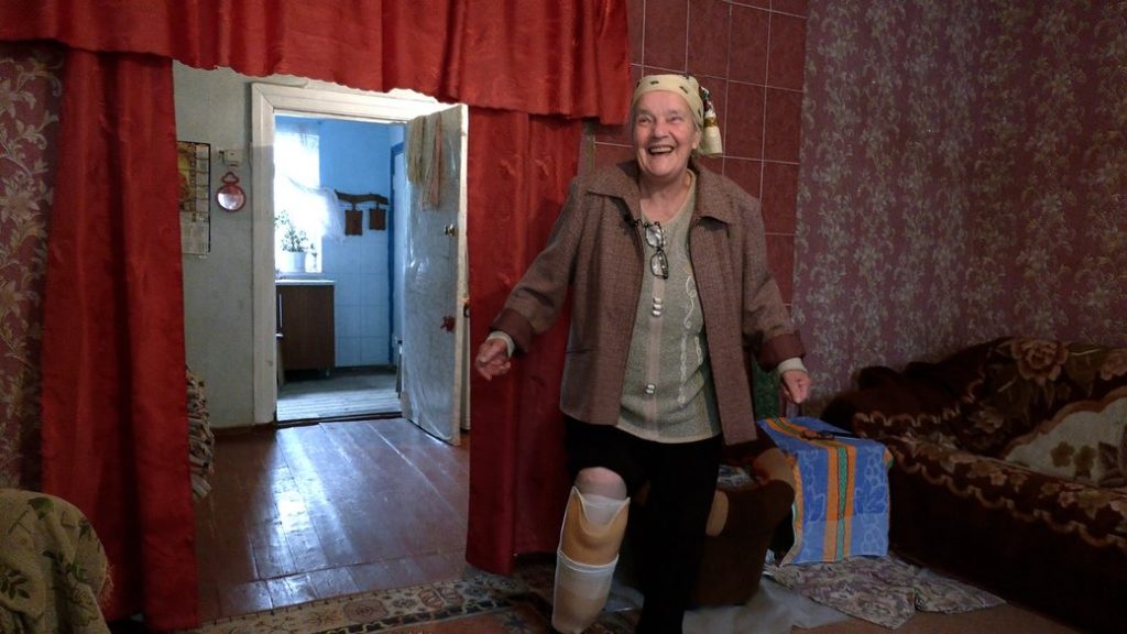 Танцює та бігає на протезі у 74 роки: жінка з Анисова, яка постраждала при бомбардуванні, пройшла реабілітацію в Австрії (ФОТО, ВІДЕО). австрія, любов миронівна, поранення, протез, реабілітація