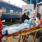 З небезпечних районів Дніпропетровщини та Запоріжжя евакуювали близько 400 маломобільних осіб