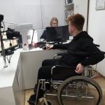 У Кам’янка-Бузькому відділі переселенець із інвалідністю, який перебуває у складній життєвій ситуації оформив ID-картку