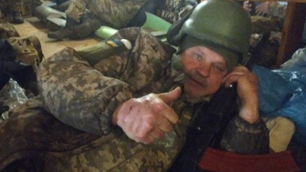 Військовий із Закарпаття Василь Штефко: “Не можу бути тут, я хочу до хлопців на фронт”. василь штефко, військовий, протез, фронт, інвалідність