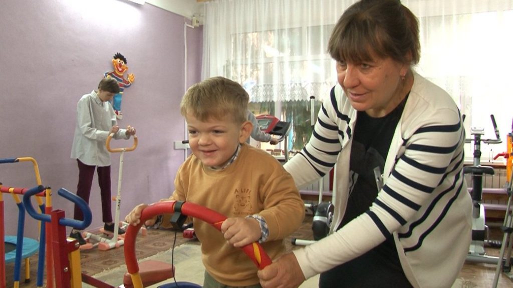 Допомагають батькам: на Черкащині реабілітують дітей з інвалідністю (ФОТО). черкащина, батьки, денний догляд, дитина, інвалідність