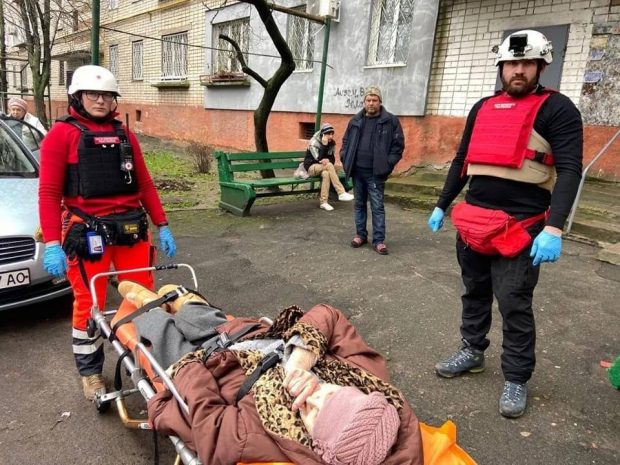 Загони Червоного Хреста евакуювали з Херсона 105 маломобільних людей. херсон, червоний хрест україни, евакуація, маломобільна людина, інвалідність