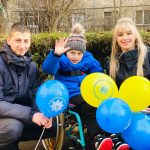 Прикарпатські поліцейські подарували візок 11-річному хлопчику з інвалідністю (ФОТО)